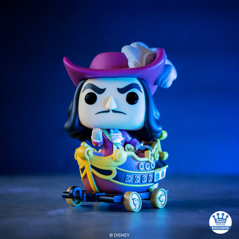 CAPTAIN HOOK IN CART - DISNEY VILLAINS